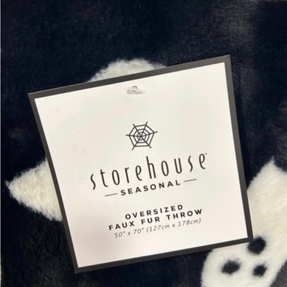 NEW NWT Storehouse GHOST Blanket Black White Faux Fur Halloween Soft Cozy Plush - Picture 2 of 4